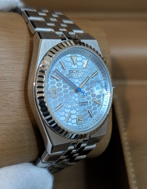 Montre automatique PANTHER LAN-DWELLER FLAT Jubilee Bleu clair